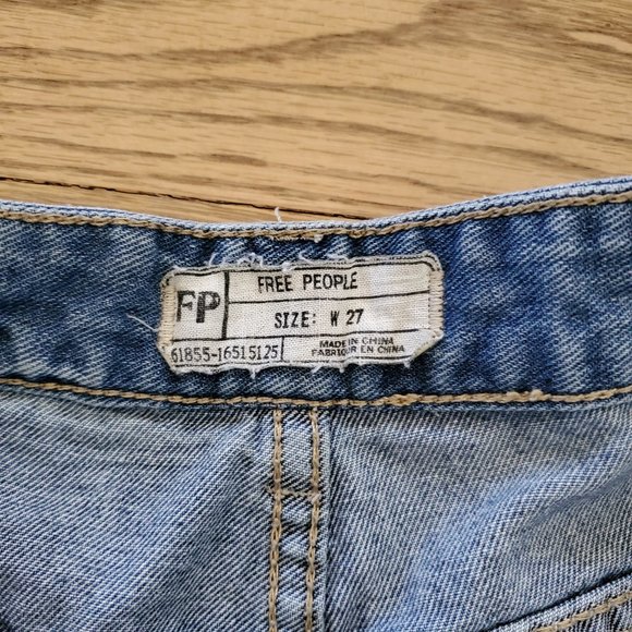 Free People Distressed Denim Short 27 EUC - Picture 2 of 3